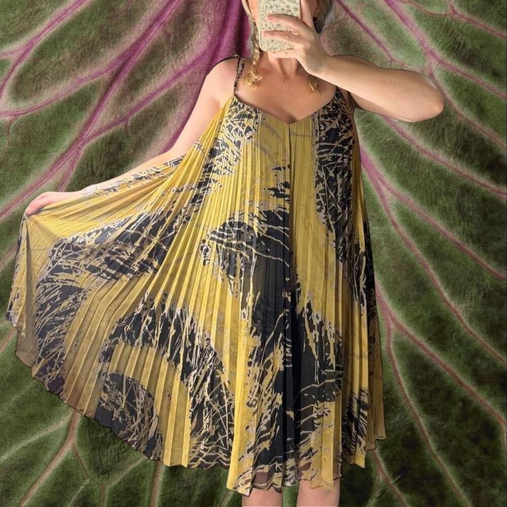Abstract pleated flowy dress